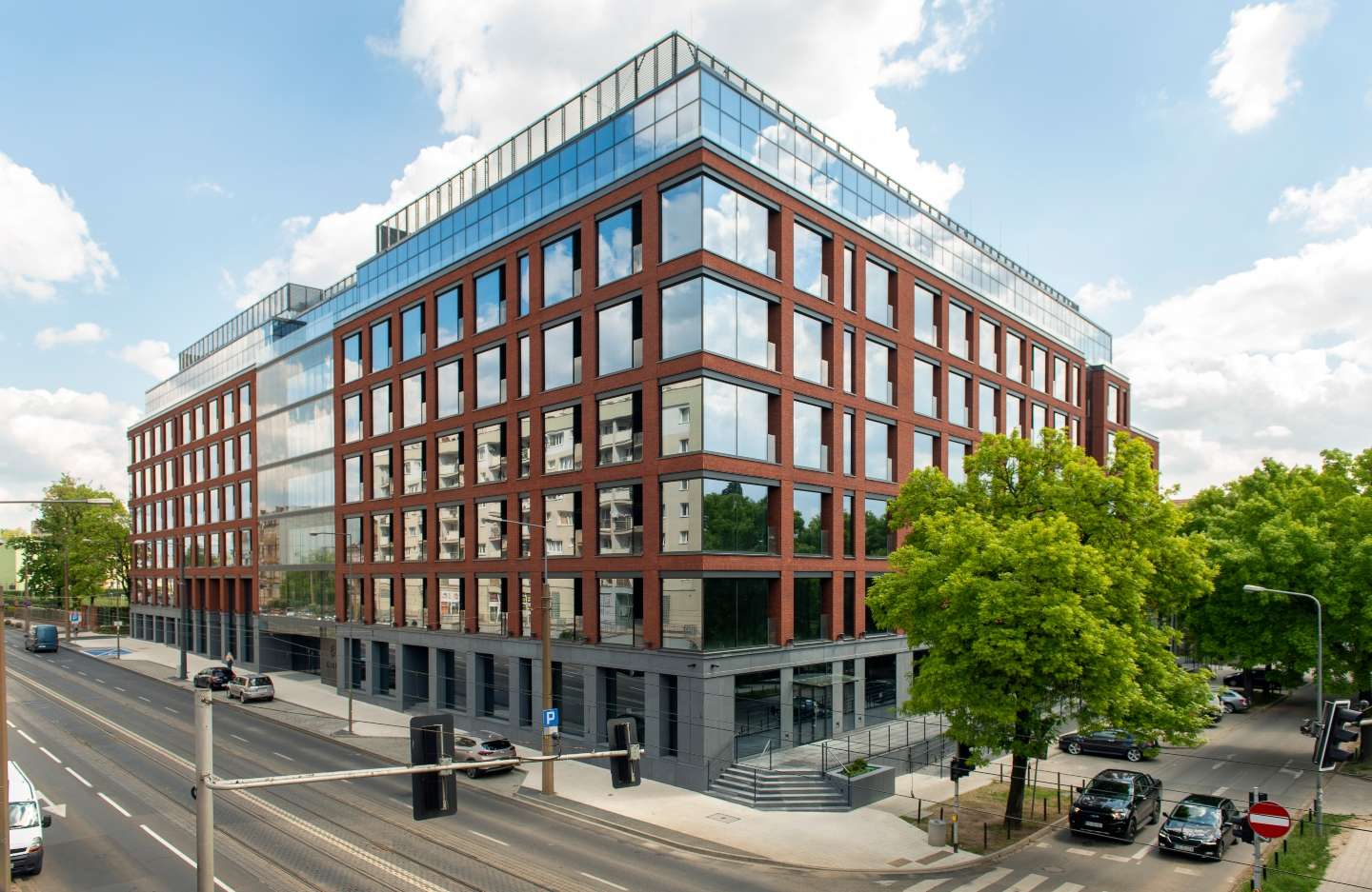 Giant Office 5